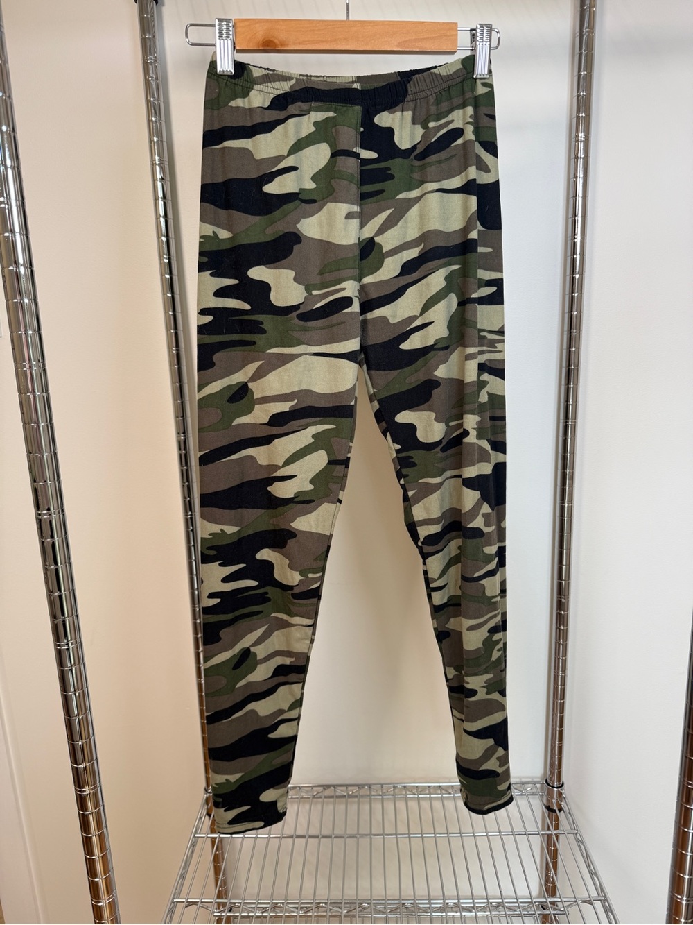 Diva Camo Leggings NWOT – One Size